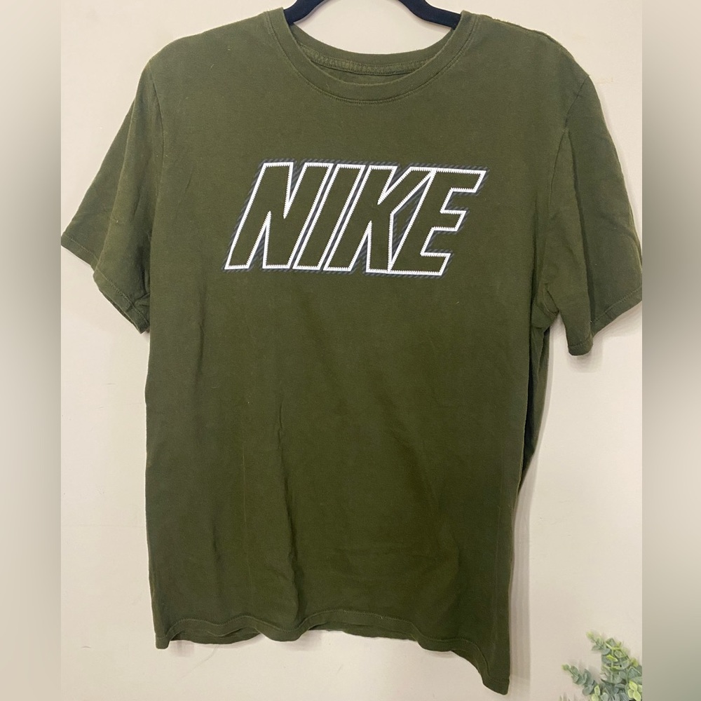 ✨ Mens Olive Green Nike Tee ✨